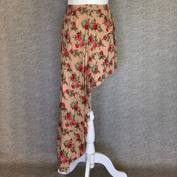 💫✨Rose Print High Low Skirt✨💫 - Picture 3 of 4